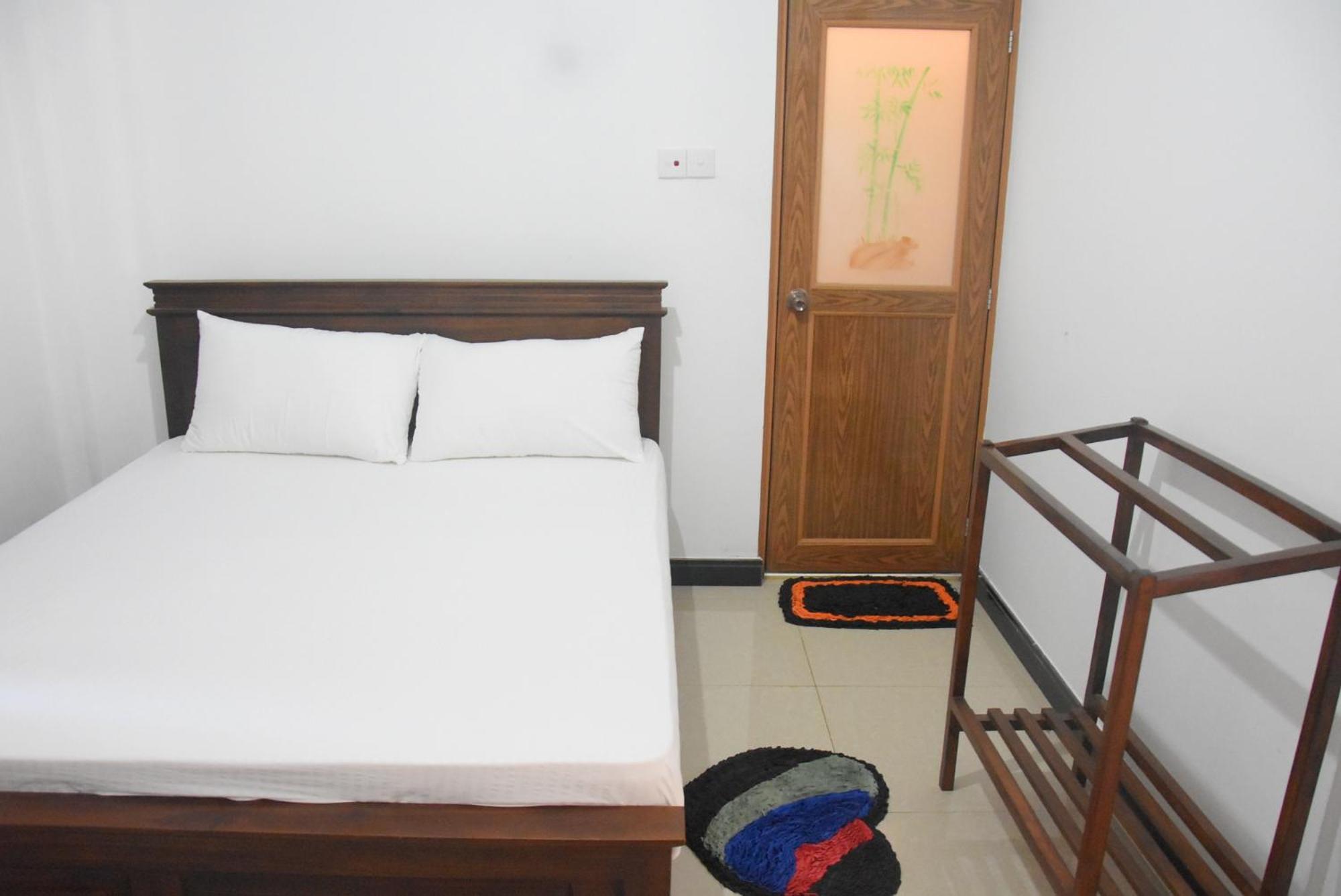 Silverline Guest House 阿努拉德普勒 外观 照片