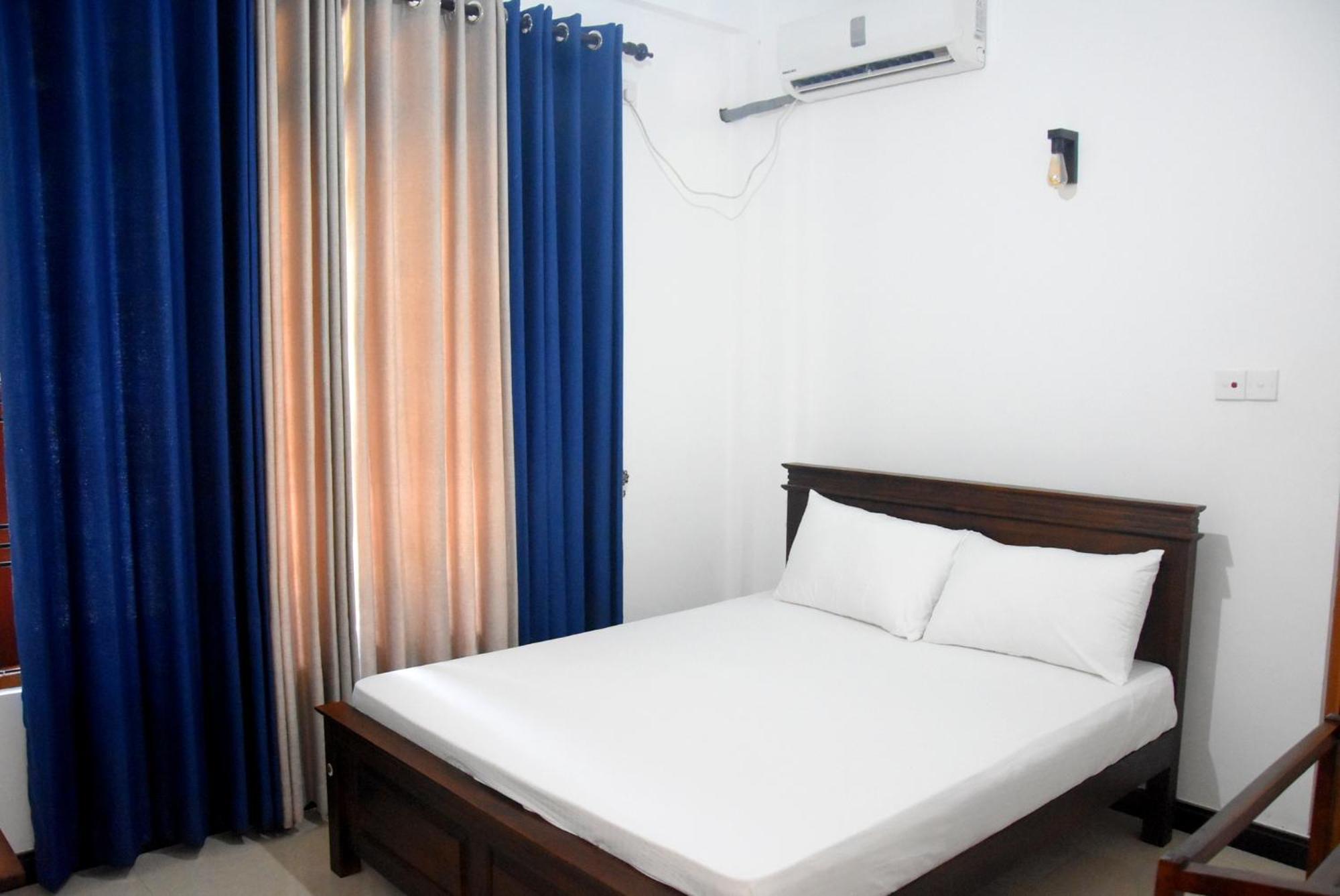 Silverline Guest House 阿努拉德普勒 外观 照片