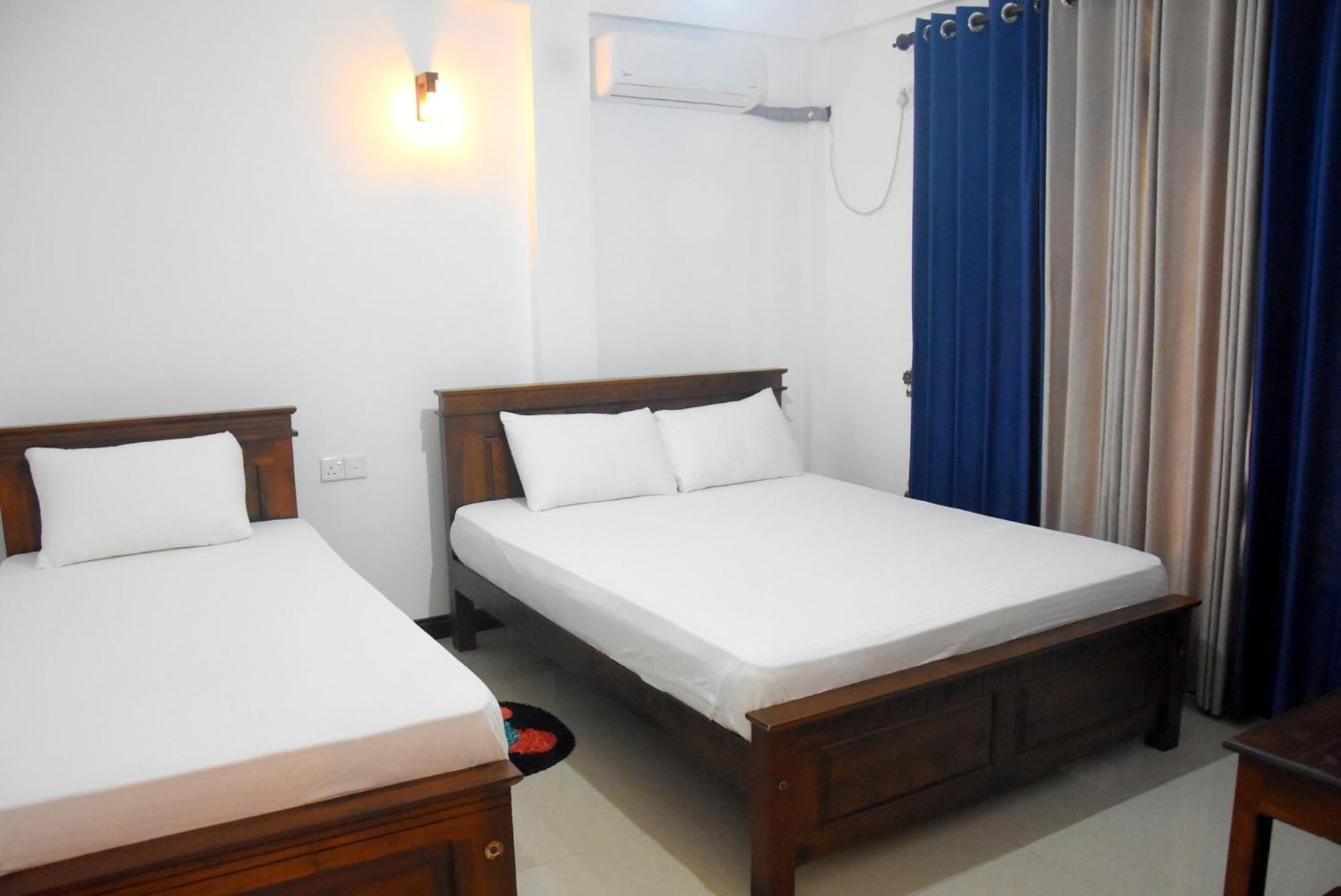 Silverline Guest House 阿努拉德普勒 外观 照片