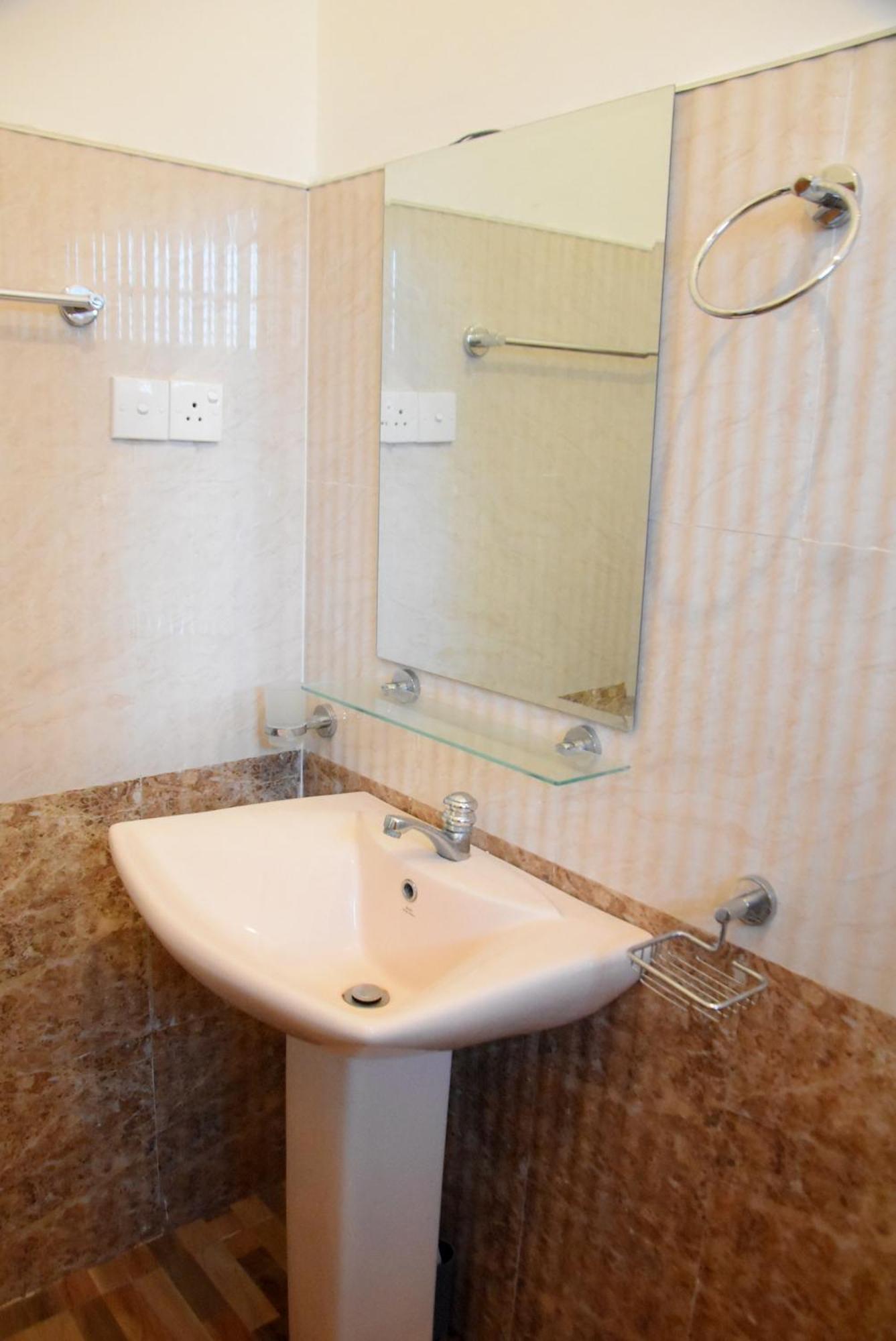 Silverline Guest House 阿努拉德普勒 外观 照片