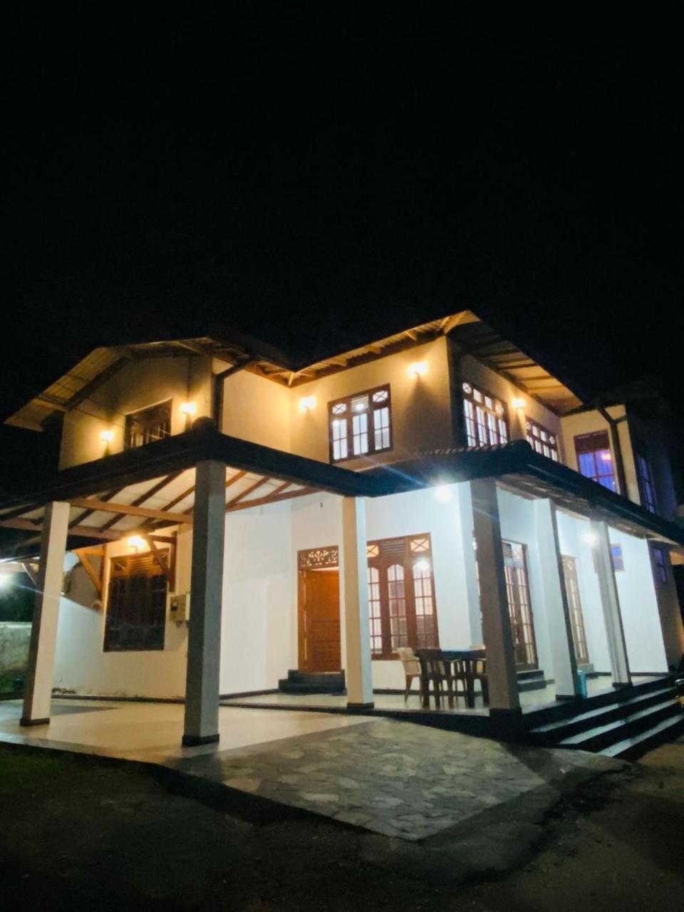Silverline Guest House 阿努拉德普勒 外观 照片