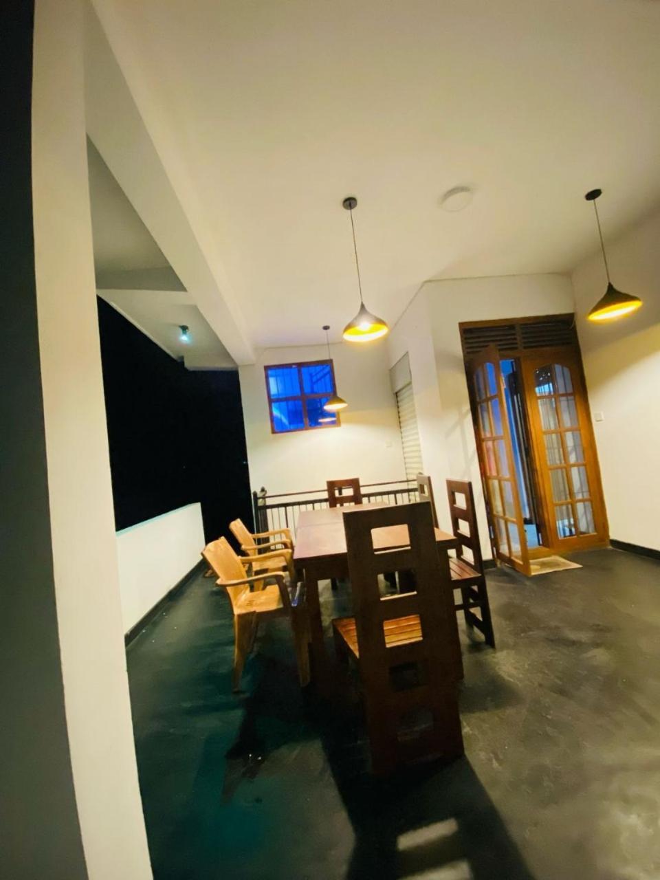 Silverline Guest House 阿努拉德普勒 外观 照片