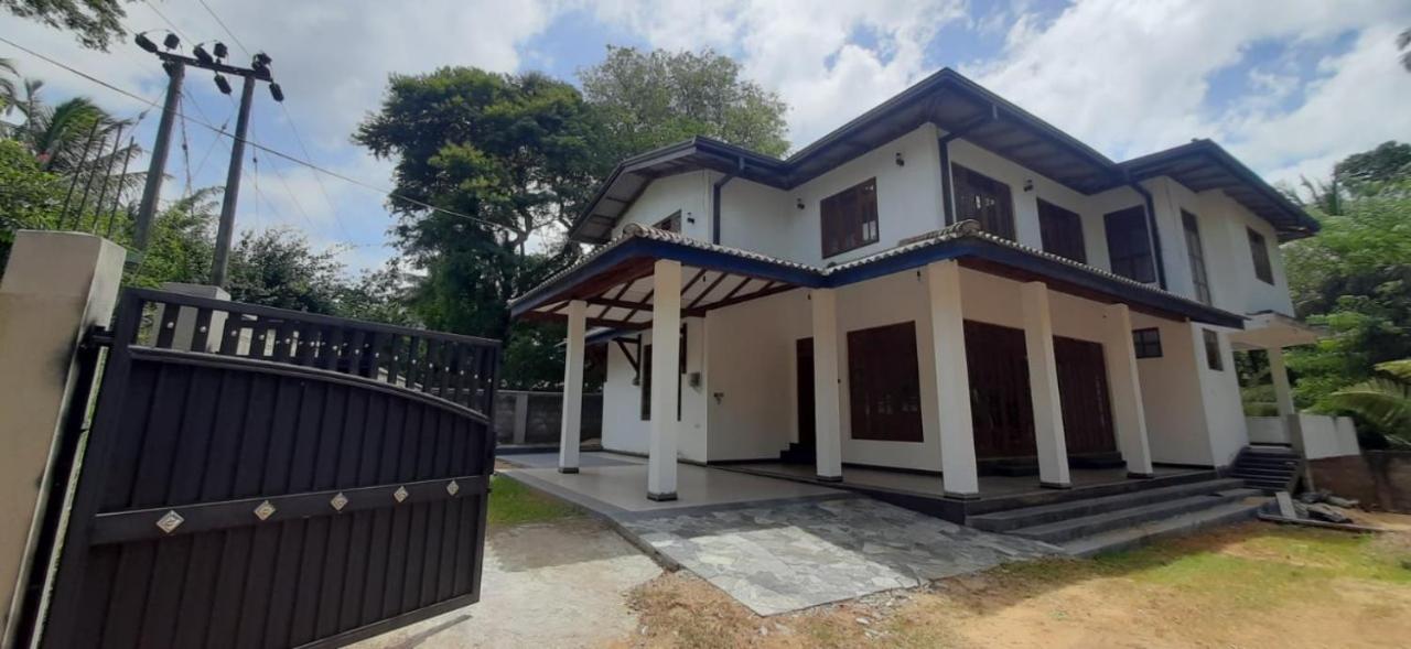 Silverline Guest House 阿努拉德普勒 外观 照片