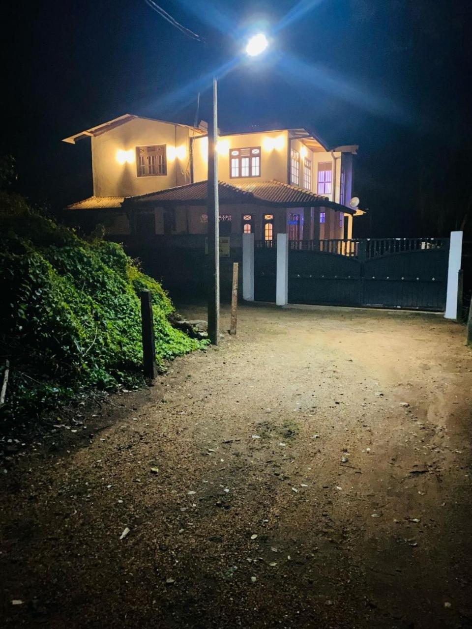 Silverline Guest House 阿努拉德普勒 外观 照片