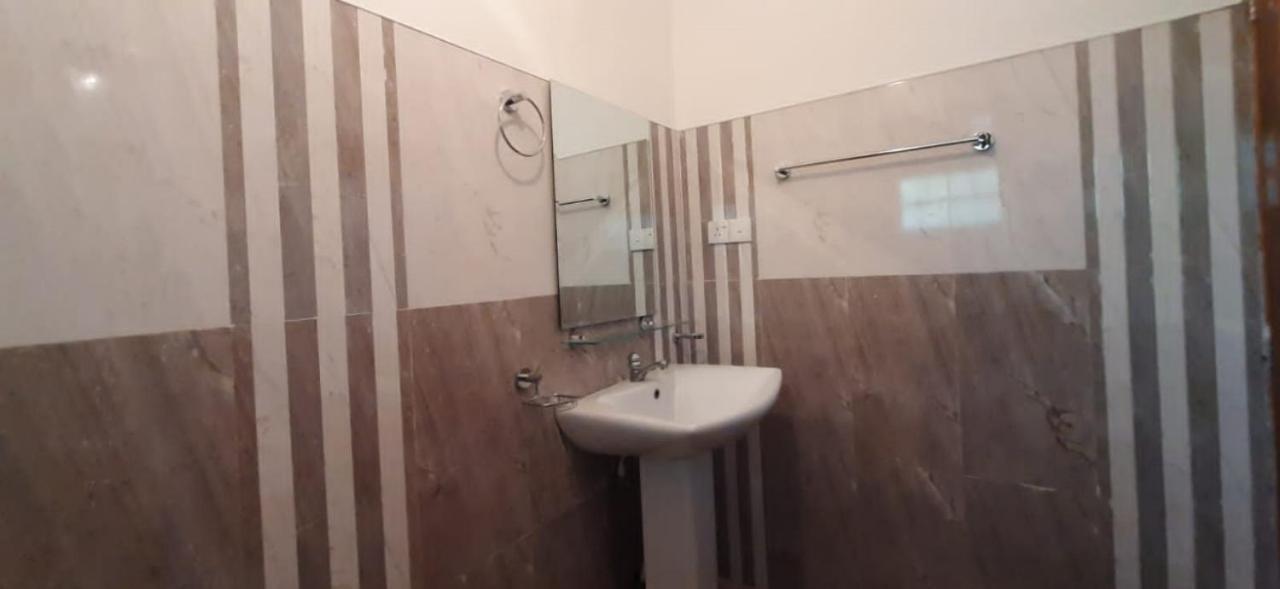 Silverline Guest House 阿努拉德普勒 客房 照片