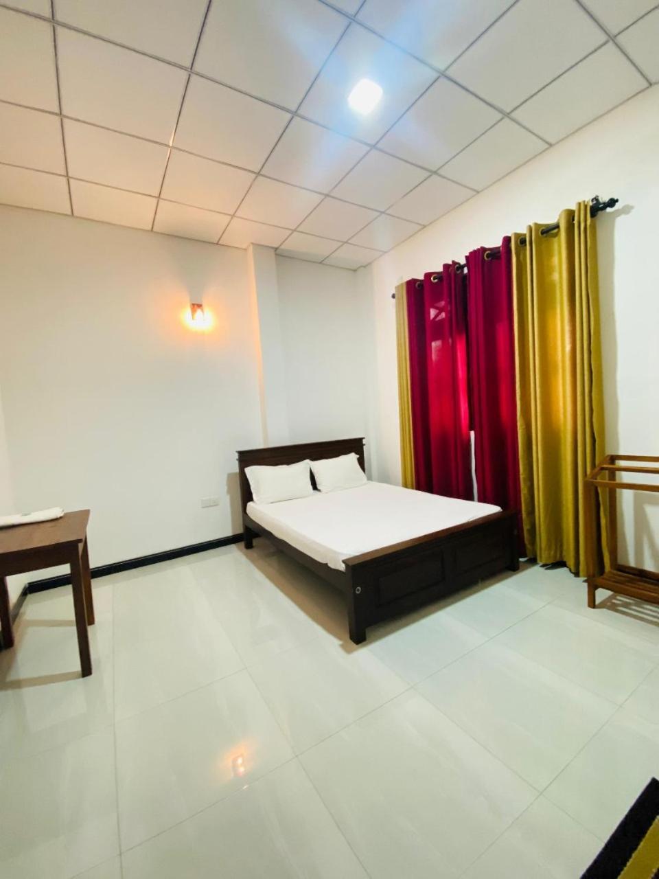 Silverline Guest House 阿努拉德普勒 客房 照片