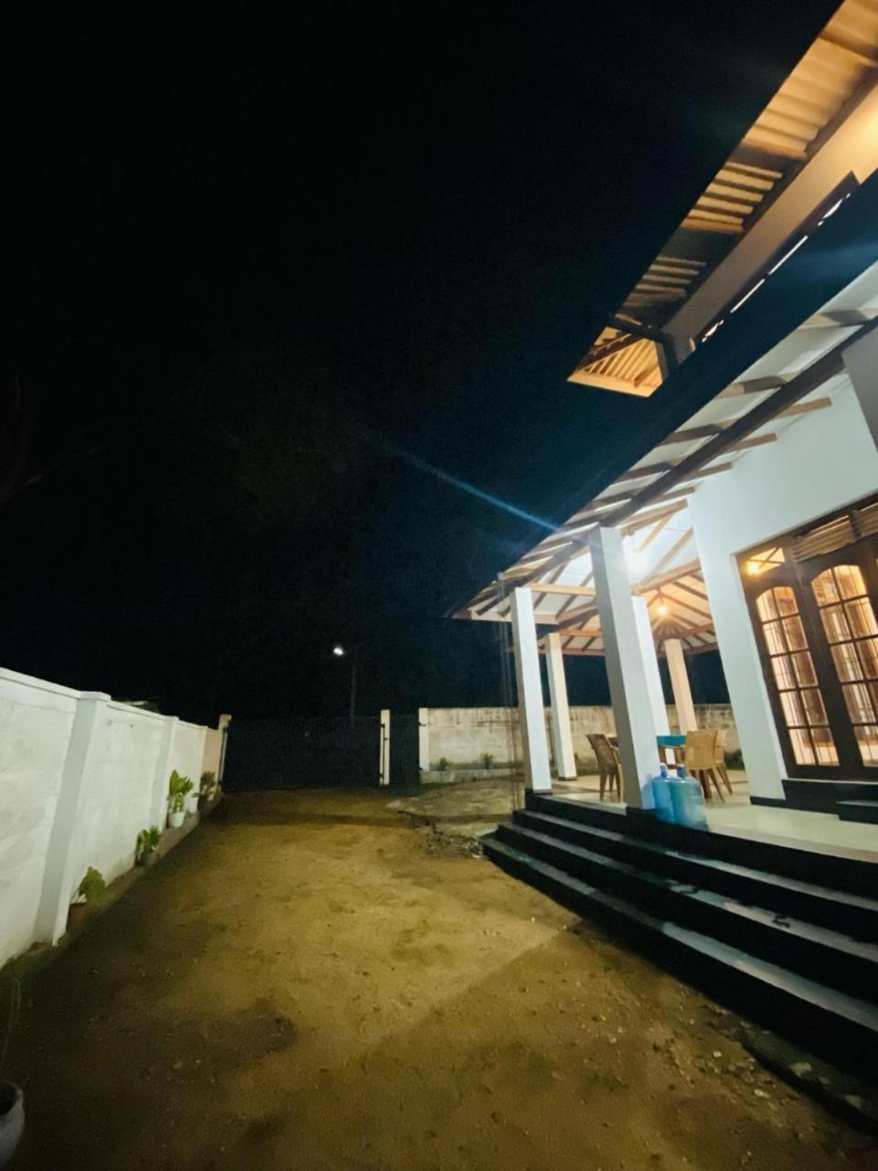 Silverline Guest House 阿努拉德普勒 外观 照片