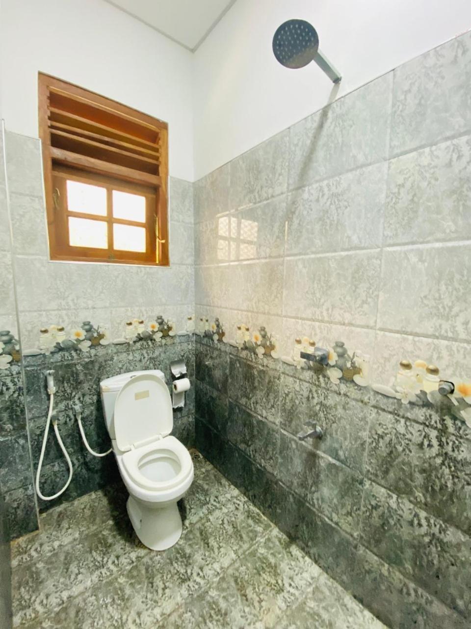 Silverline Guest House 阿努拉德普勒 客房 照片