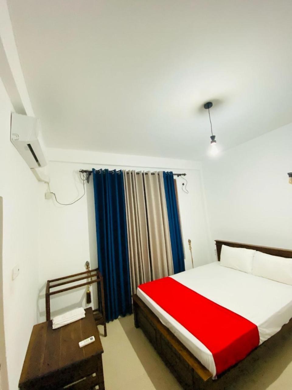 Silverline Guest House 阿努拉德普勒 客房 照片