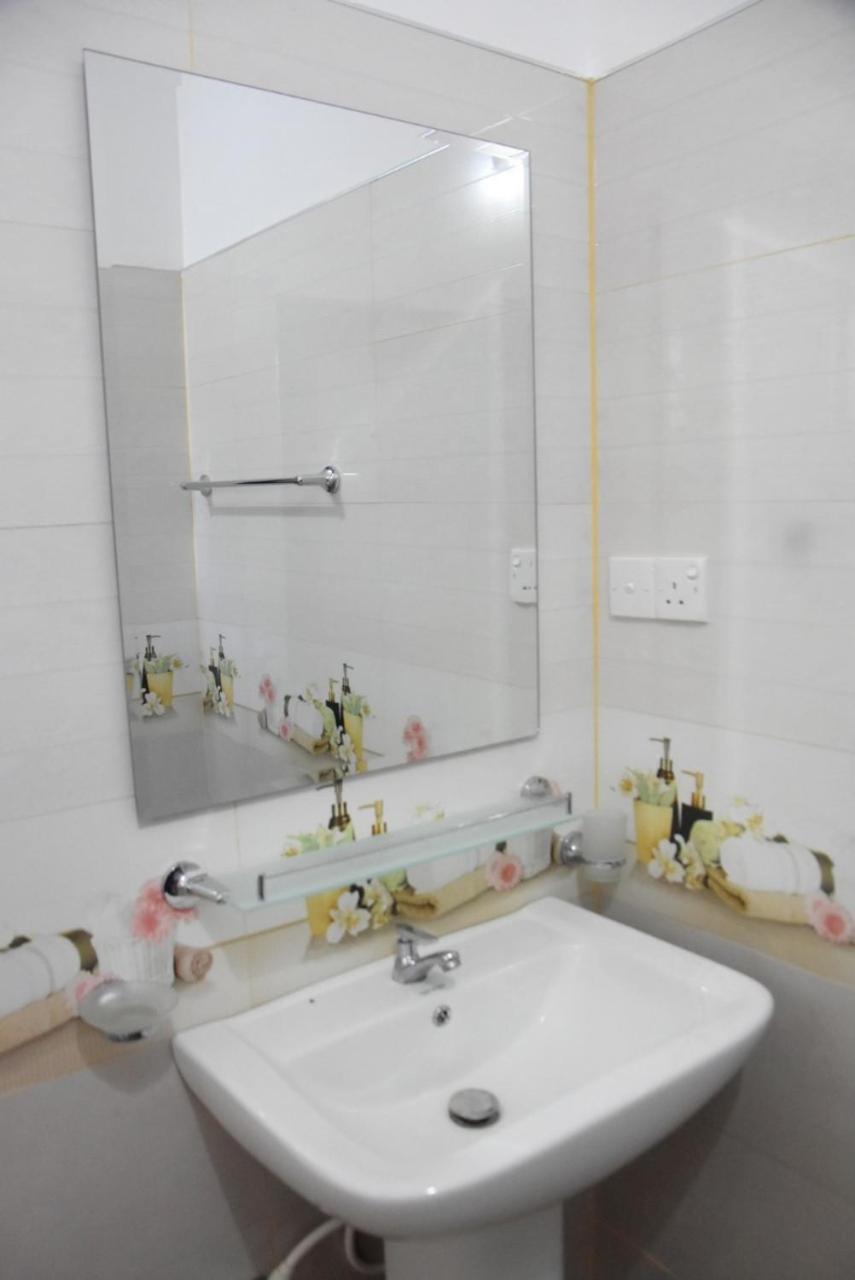 Silverline Guest House 阿努拉德普勒 外观 照片